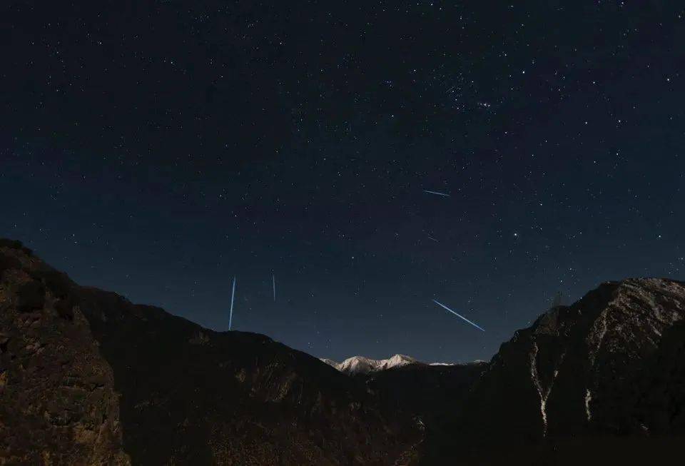 当流星光临地球的那一刻<strong></p>
<p>eos行情</strong>,用EOS记录下绝美星空