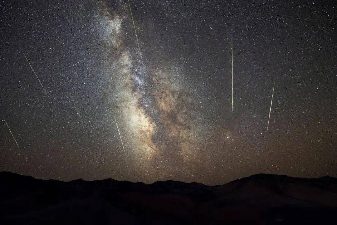 当流星光临地球的那一刻<strong></p>
<p>eos行情</strong>,用EOS记录下绝美星空