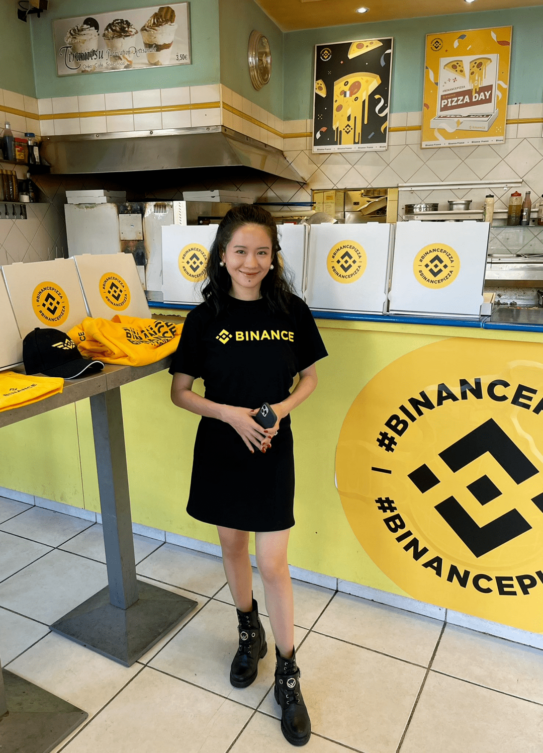 洗钱、逃税、四处流窜<strong></p>
<p>币安网交易</strong>,最神秘“华人首富”要栽了?