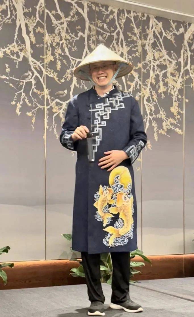 "华人首富"的魔幻漂流