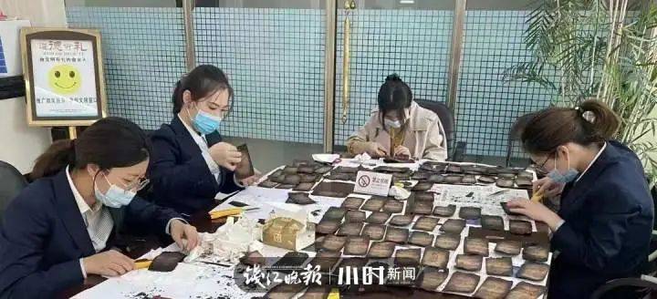 2万多人民币烧成“焦炭”！老夫妻焦急求助<strong></p>
<p>新农币</strong>，4个半小时后…