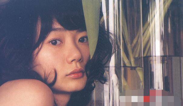 她是一代影后<strong></p>
<p>币圈新秀</strong>,曾被王家卫看中,虽出身名门却靠伦理片走红