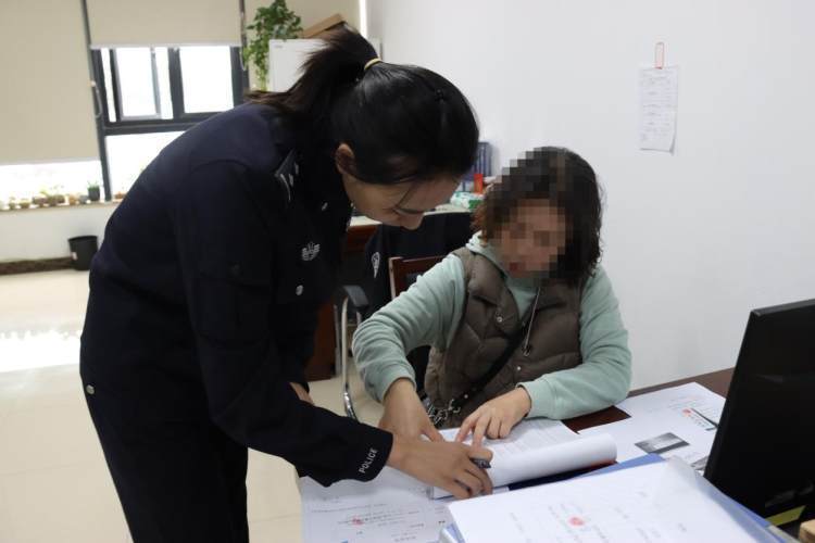 “谢谢你们<strong></p>
<p>三板股票行情查询</strong>,帮我追回炒外汇被骗的156万元钱!”