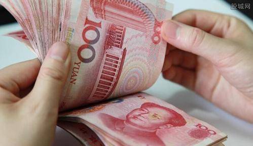 人民币上有个“错别字”<strong></p>
<p>一枚币两个错别字</strong>，很多人都知道，为何到现在还不改？