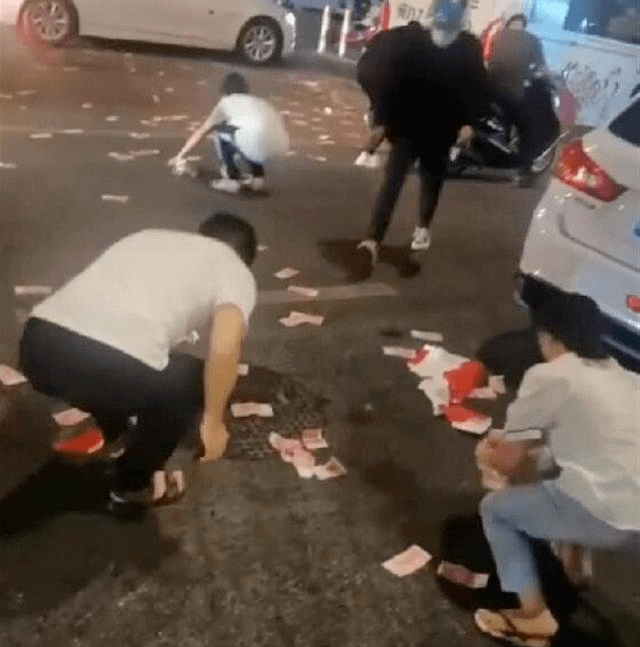 厦门街头惊现神秘男子疯狂“撒币”<strong></p>
<p>聚币网哪些币是eth</strong>！现金1分钟内被疯抢？网传原因是它？警方已介入！