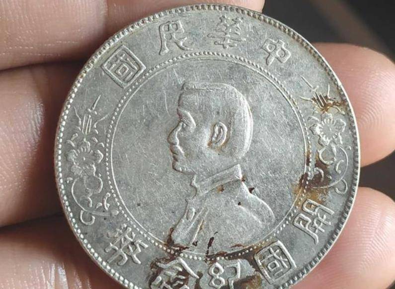 民国时期的袁大头<strong></p>
<p>民国法币现在值多少钱</strong>，它的材质是什么？现在值多少钱