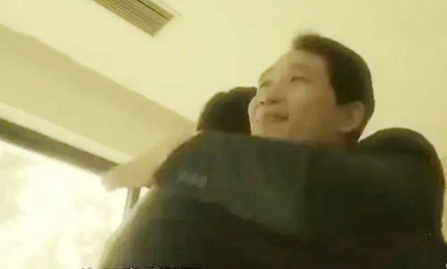 34年前他借给了朋友1000元钱<strong></p>
<p>民国34年法币1000元</strong>，32年后被还了1000万元