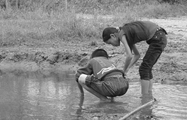 农村孩子在河里捡到“巧克力”，是千年前的流通货币，价值上亿