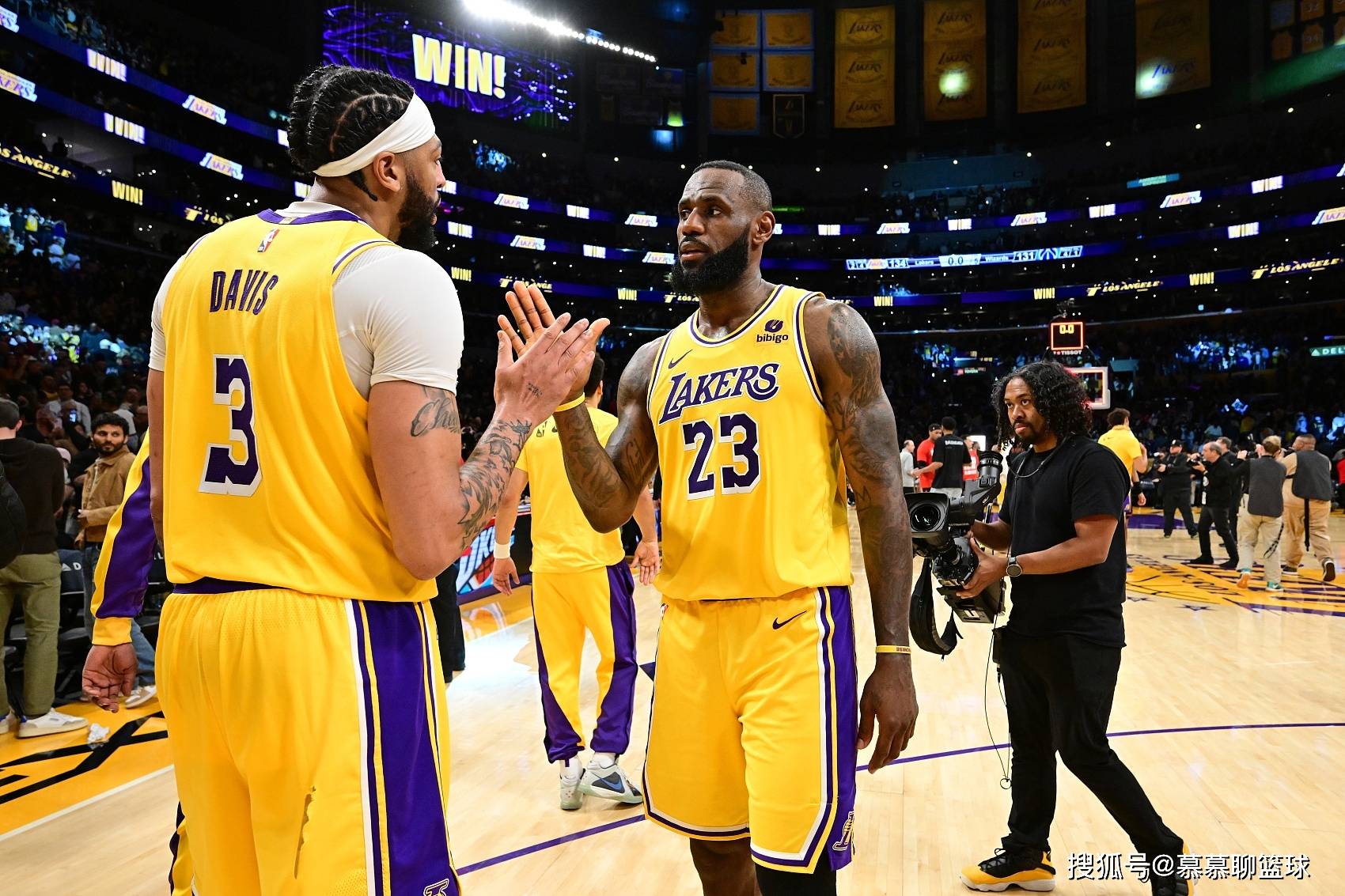 忍无可忍！浓眉向湖人提交易申请<strong></p>
<p>同向交易和反向交易</strong>，致歉詹姆斯不能再和你并肩作战