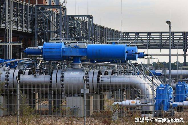 俄罗斯民众紧急排队兑换货币<strong></p>
<p>交易货币</strong>！新制裁终止美元交易？