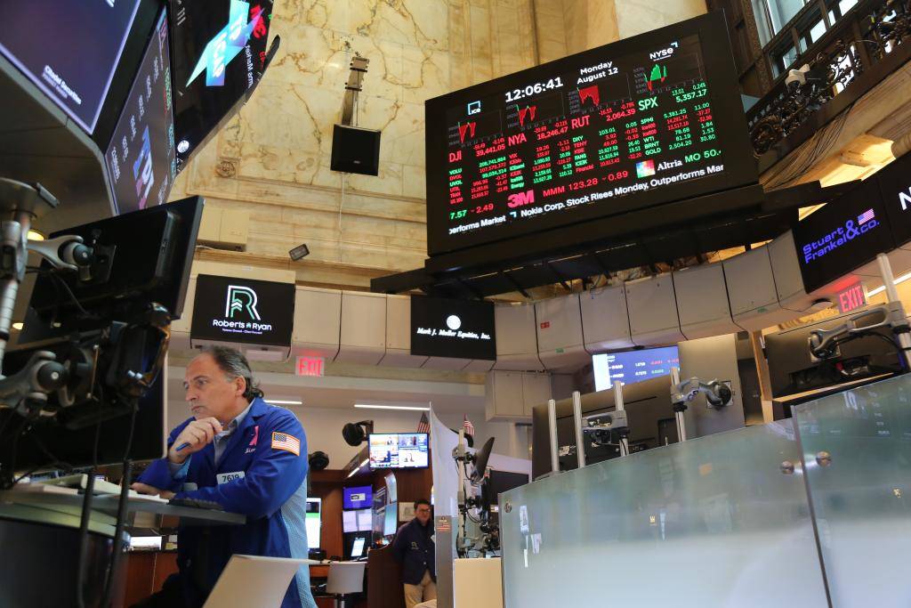 鲍威尔“明示”降息<strong></p>
<p>美系货币</strong>,美货币政策风险难消