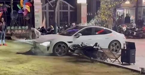 男子买新车后在群里炫耀被嘲<strong></p>
<p>货币etf购买技巧</strong>,持刀杀害一男子后开车撞向咖啡店?警方通报