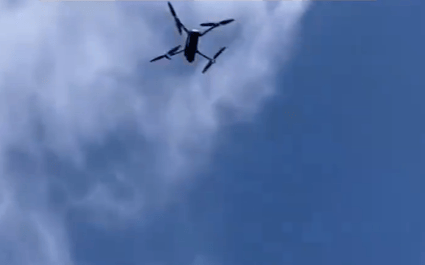 男子在家操控无人机钓鱼<strong></p>
<p>每天送色币的网址</strong>，当天就钓上十几条，当事人：不要轻易尝试，已被鱼拉下水十几个无人机