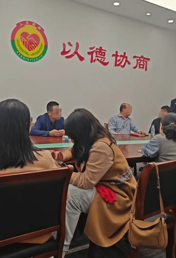 苏州知名艺术培训机构宣布破产<strong></p>
<p>每天送色币的网址</strong>，老板下跪称“绝不跑路”，事发前安排活动消耗课时费