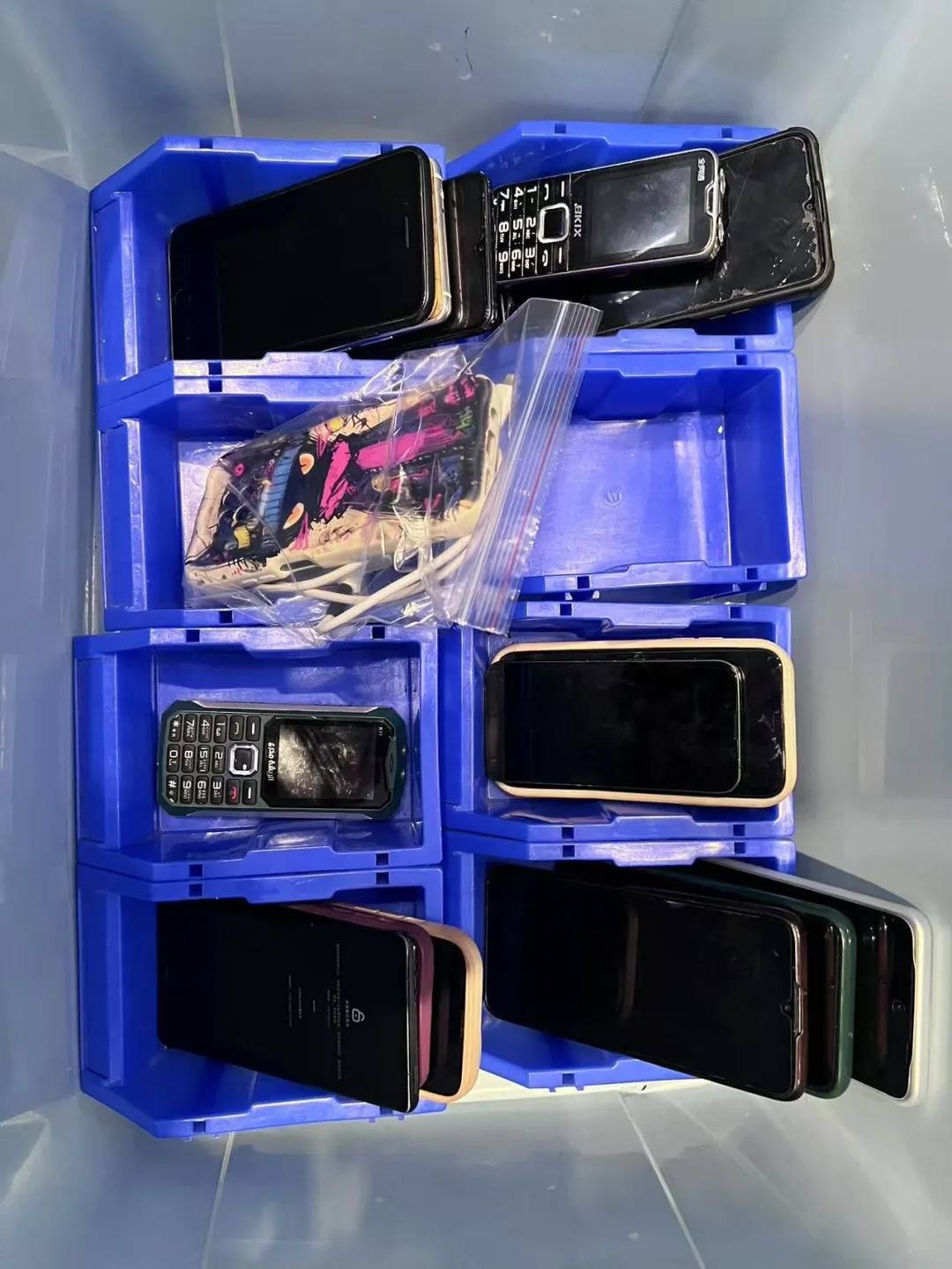 广州南站：900多台手机无人认领<strong></p>
<p>每天送色币的网址</strong>！12306可查询