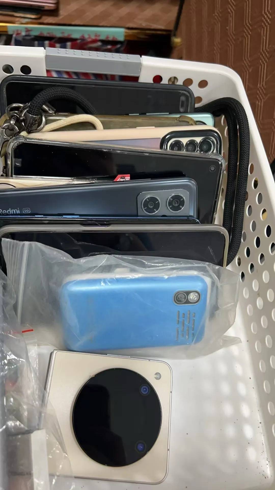 广州南站：900多台手机无人认领<strong></p>
<p>每天送色币的网址</strong>！12306可查询