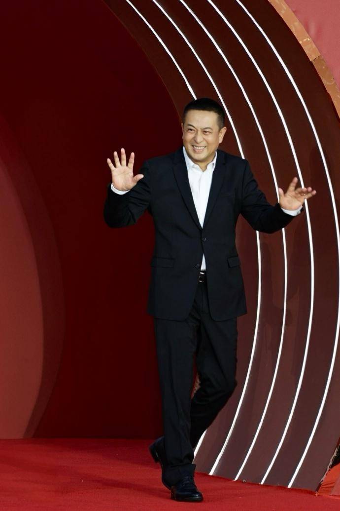 自媒体曝54岁张嘉益离婚<strong></p>
<p>分离交易可转换债券</strong>，为了躲妻子宁愿多在外工作，张嘉益工作室：假得离谱！