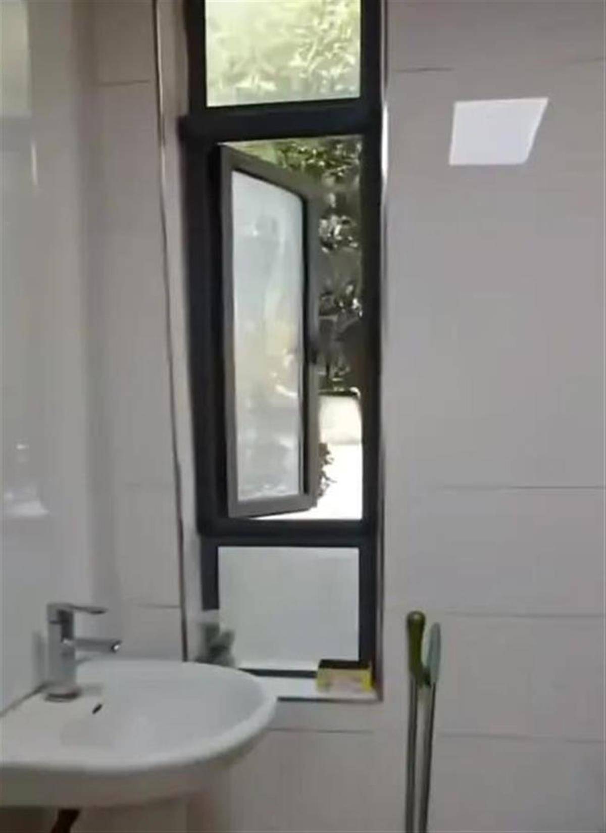 规划局副局长跳窗逃离<strong></p>
<p>货币互换以场内交易为主</strong>，被堵4小时不能怪群众