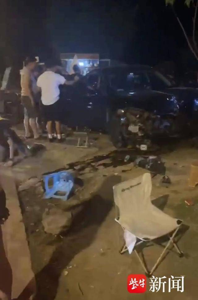 江苏苏州一男子炫车技失控撞上烧烤摊<strong></p>
<p>三角货币对冲指标</strong>!二审宣判