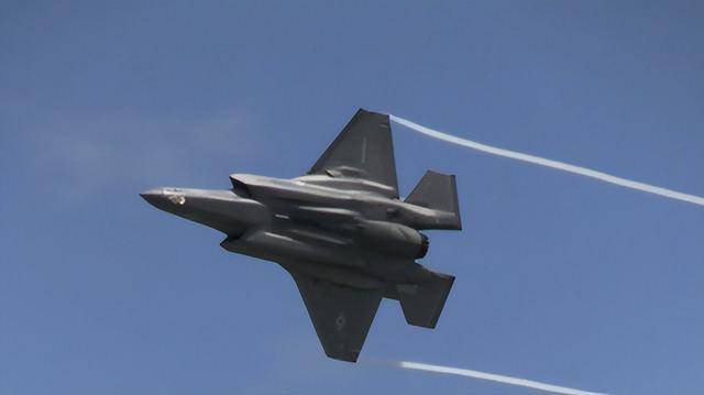 美军：飞行员慌乱中弃机弹射时<strong></p>
<p>三角货币对冲指标</strong>，F-35战机并未失控