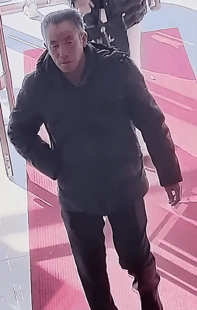 内蒙古一地发生重大刑案<strong></p>
<p>三角货币对冲指标</strong>，警方悬赏5万元缉凶