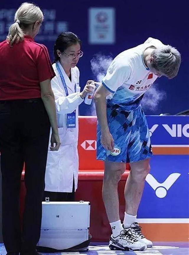 羽毛球世界第一石宇奇比赛中突发意外<strong></p>
<p>三角货币对冲指标</strong>，被担架抬走后留院观察