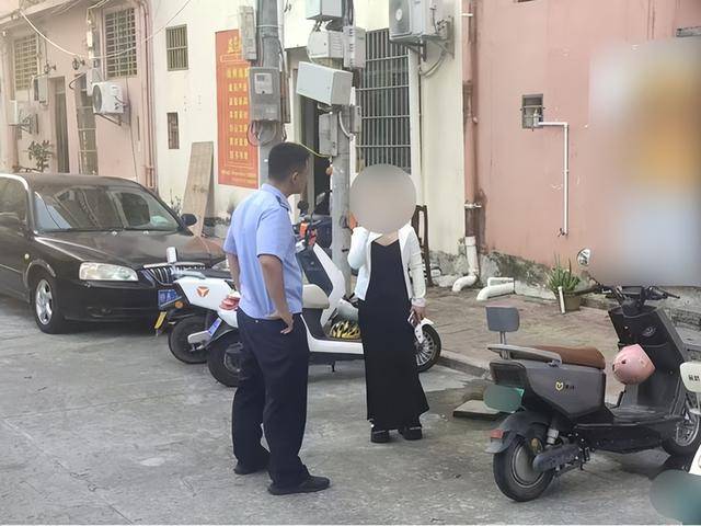 一女子肇事逃逸后仍去逛街<strong></p>
<p>货币资金交易成本过高</strong>，被抓后竟称：是路人劝我走的