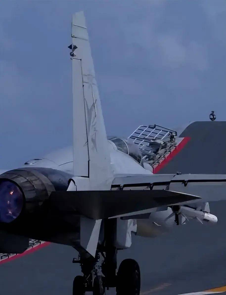 中国首个双航母战斗群横空出世<strong></p>
<p>货币资金交易成本过高</strong>！歼-15B/D居然悄悄装备这么多了？