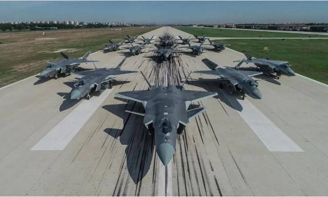 解放军西部战区拉出15架歼-20<strong></p>
<p>币投国际交易中心</strong>,印度空军20年追不上!