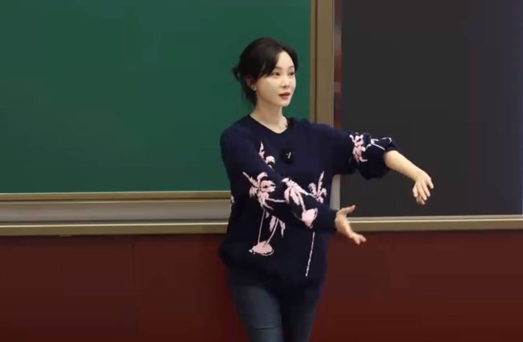 演员陈数现身中戏授课<strong></p>
<p>行者软件使用方法</strong>，网友：我的梦中情师