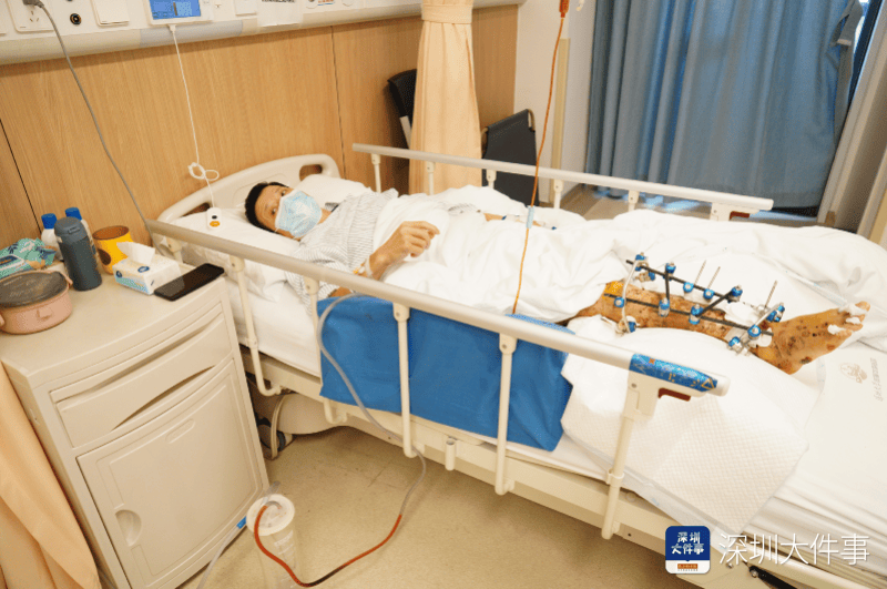 失血过半!深圳男子被三四百斤模具砸到<strong></p>
<p>其他货币资金保证金</strong>,医生全力抢救