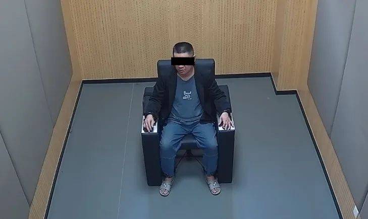 “我车被偷了<strong></p>
<p>ccr机器人自动炒币</strong>，车上有块毒猪肉！”男子深夜报警，结局大反转