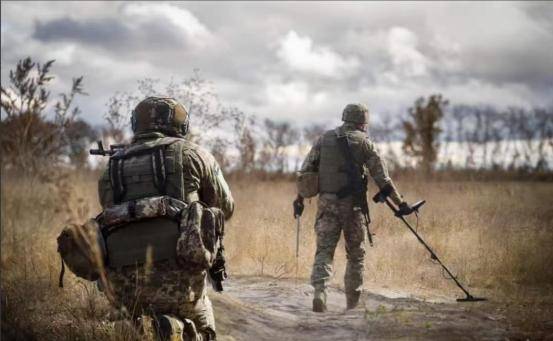 俄军发现大批外军和武器进乌<strong></p>
<p>炒币机器人有哪些</strong>，拜登允许承包商在乌修理美供武器