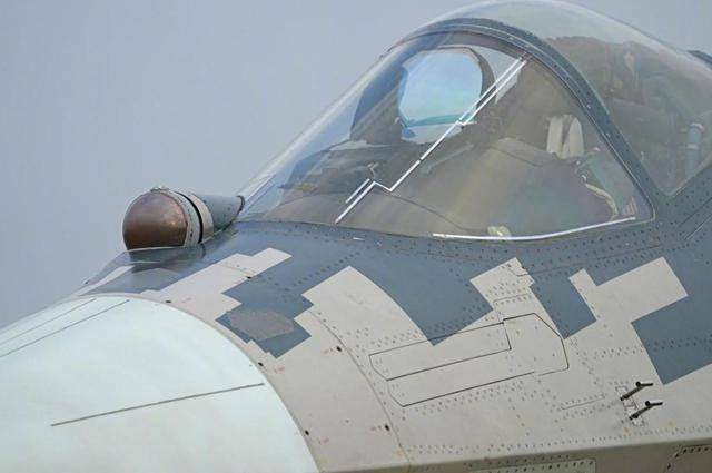 俄罗斯真实在！苏57拆下雷达罩<strong></p>
<p>币圈最新消息在哪里看</strong>，弹舱打开随便看，背后用意不一般