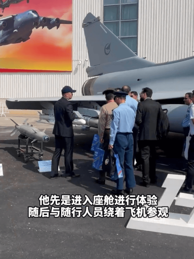 歼10CE才是最大赢家？航展首日被包围<strong></p>
<p>币圈最新消息在哪里看</strong>，伊朗空军司令登机满脸幸福