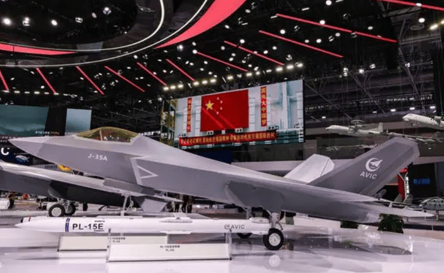 歼10CE才是最大赢家？航展首日被包围<strong></p>
<p>币圈最新消息在哪里看</strong>，伊朗空军司令登机满脸幸福