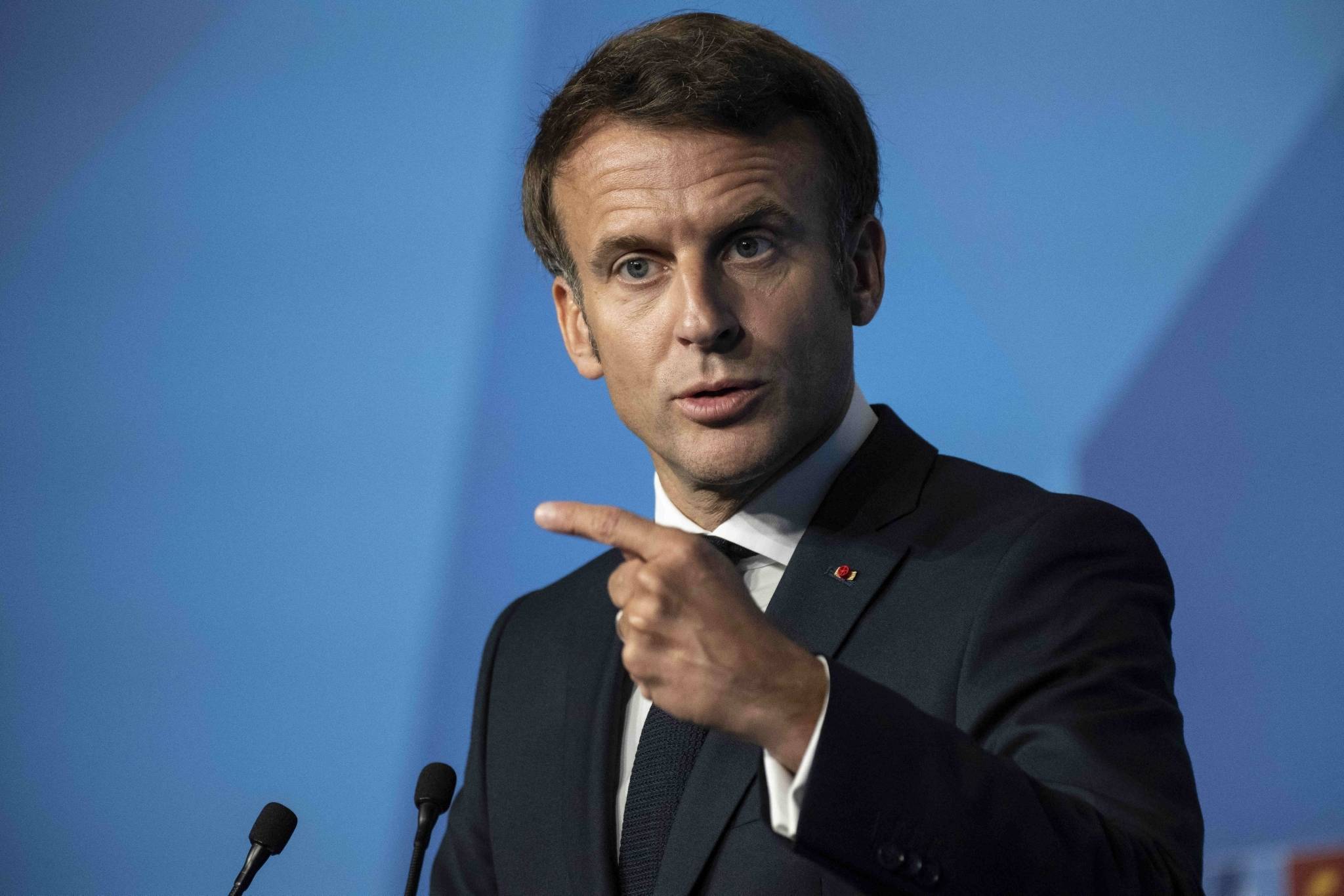 难怪故意得罪中国，法国巨大危机兜不住了，美俄联合围剿