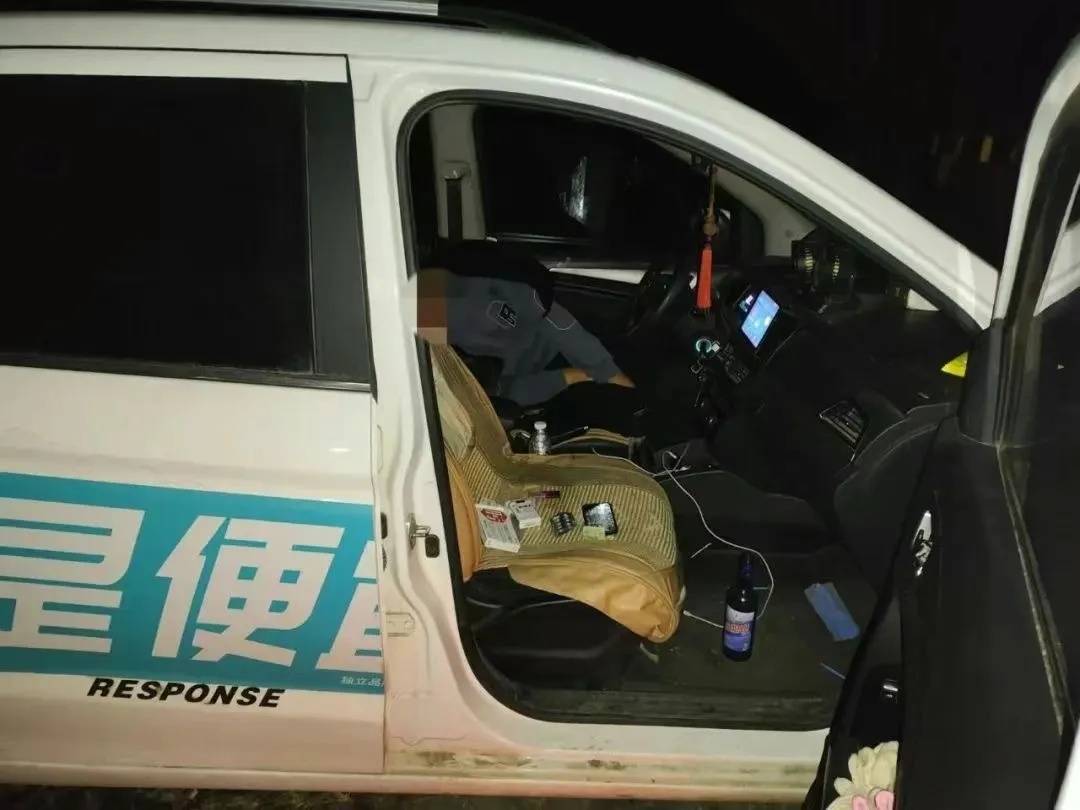 男子一时想不开<strong></p>
<p>非货币交易账务处理</strong>,服下头孢配白酒!40分钟后……