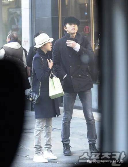 又发现新孩子了<strong></p>
<p>母币比普通币贵多少</strong>！这位50多岁大叔私生活这么混乱吗？