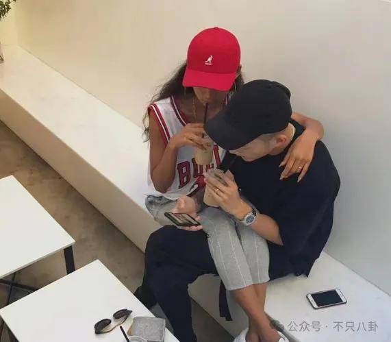 又发现新孩子了<strong></p>
<p>母币比普通币贵多少</strong>！这位50多岁大叔私生活这么混乱吗？