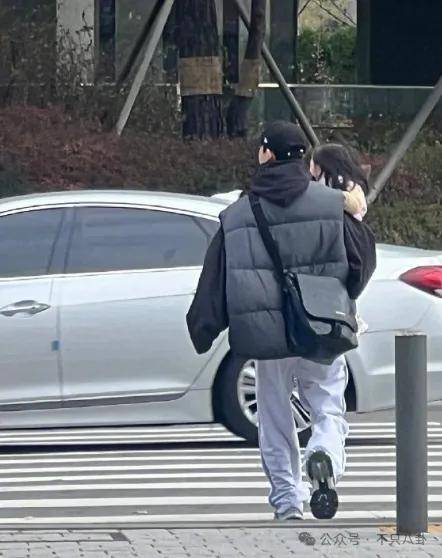 又发现新孩子了<strong></p>
<p>母币比普通币贵多少</strong>！这位50多岁大叔私生活这么混乱吗？