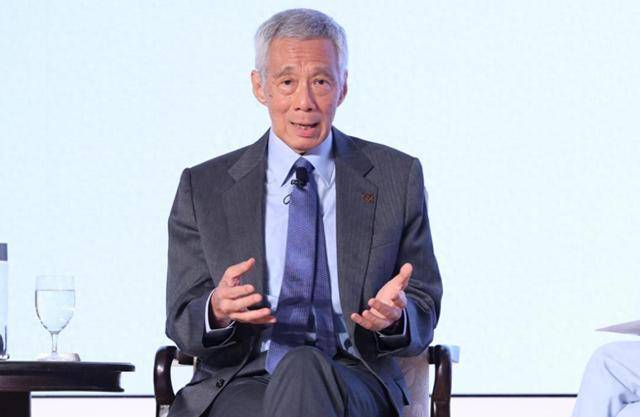 李显龙新身份首访华<strong></p>
<p>货币对冲套利原理</strong>,中方给予高规格接待,新加坡未来走向引关注