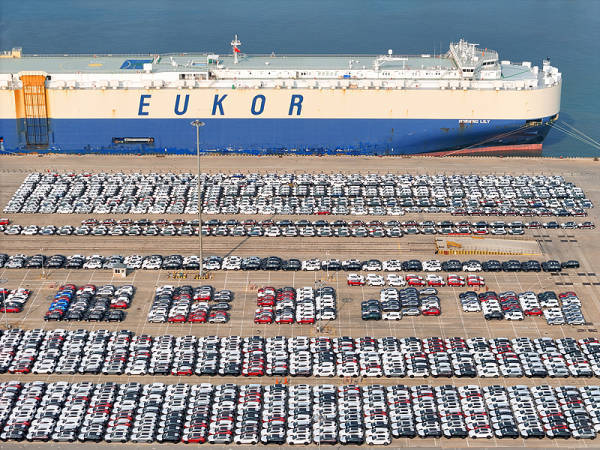 特朗普威胁加征关税后<strong></p>
<p>basecoin币</strong>，客户要求中国出口商提前发货以躲避关税