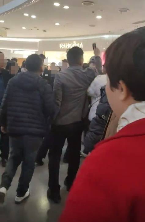 工资被折换成郑州一商场购物卡<strong></p>
<p>basecoin币</strong>,每月仅一天能使用,律师:以购物卡支付工资或涉嫌违法