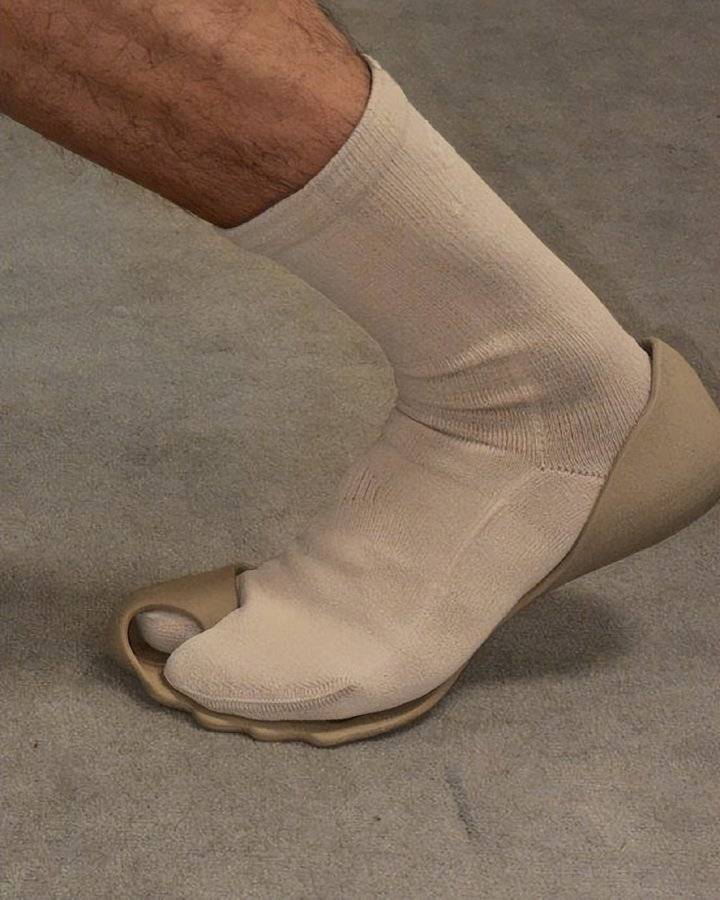 巴黎世家这鞋要卖1万多<strong></p>
<p>币圈一般去哪个论坛</strong>?网友看傻:确定不是鞋垫?