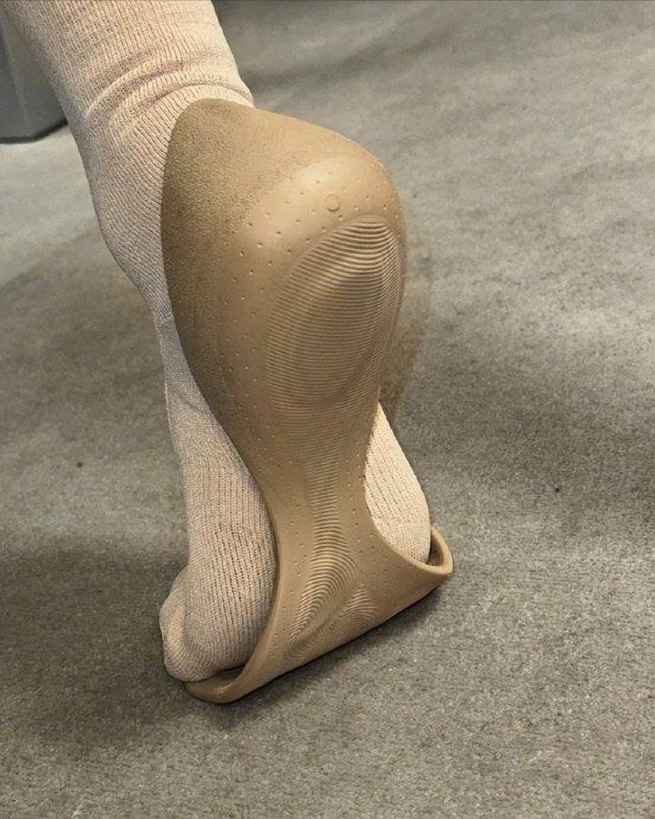 巴黎世家这鞋要卖1万多<strong></p>
<p>币圈一般去哪个论坛</strong>?网友看傻:确定不是鞋垫?