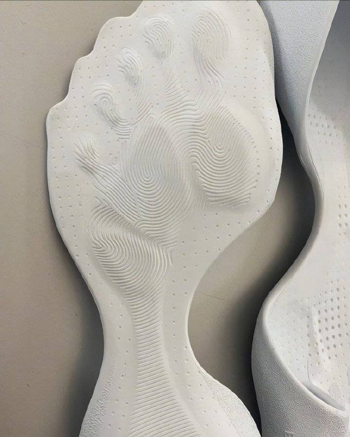 巴黎世家这鞋要卖1万多<strong></p>
<p>币圈一般去哪个论坛</strong>?网友看傻:确定不是鞋垫?