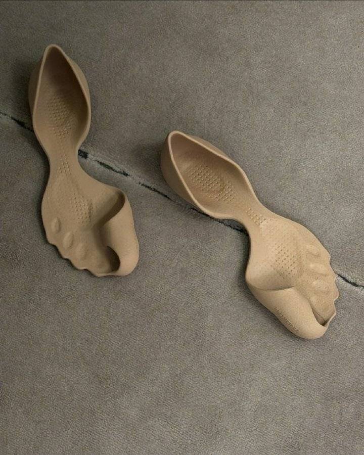 巴黎世家这鞋要卖1万多<strong></p>
<p>币圈一般去哪个论坛</strong>?网友看傻:确定不是鞋垫?