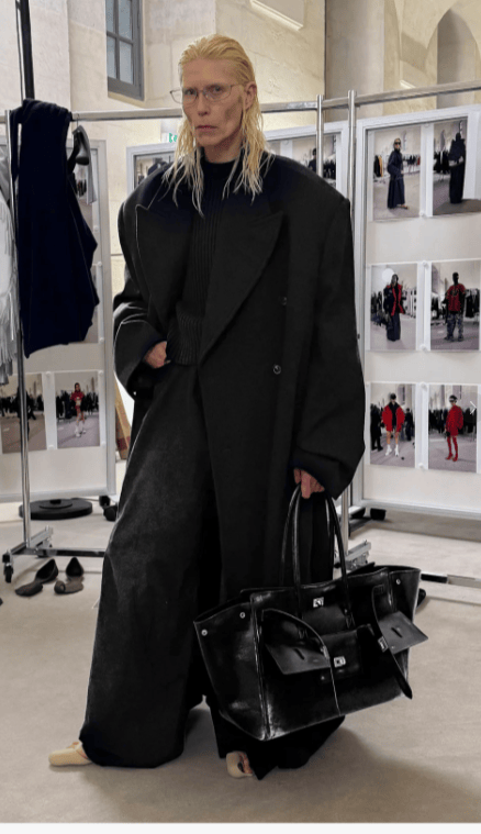 巴黎世家这鞋要卖1万多<strong></p>
<p>币圈一般去哪个论坛</strong>?网友看傻:确定不是鞋垫?