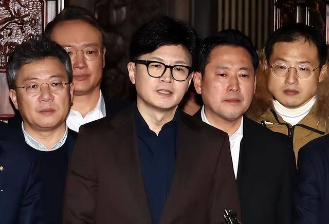 执政党捏着鼻子要“保尹”<strong></p>
<p>币圈一般去哪个论坛</strong>，尹锡悦的总统宝座，将由8个人决定